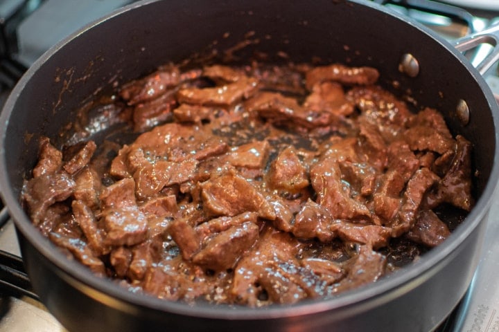 Fried meat with sauce into a pan