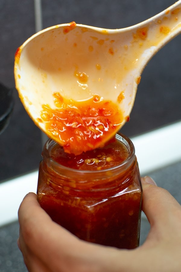 Pour the sweet chili sauce into jars