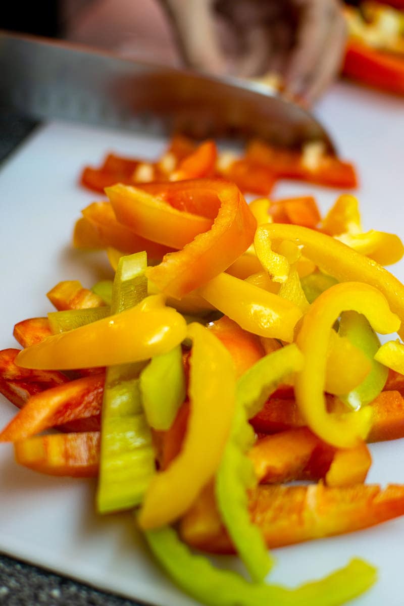 Slicing bell peppers