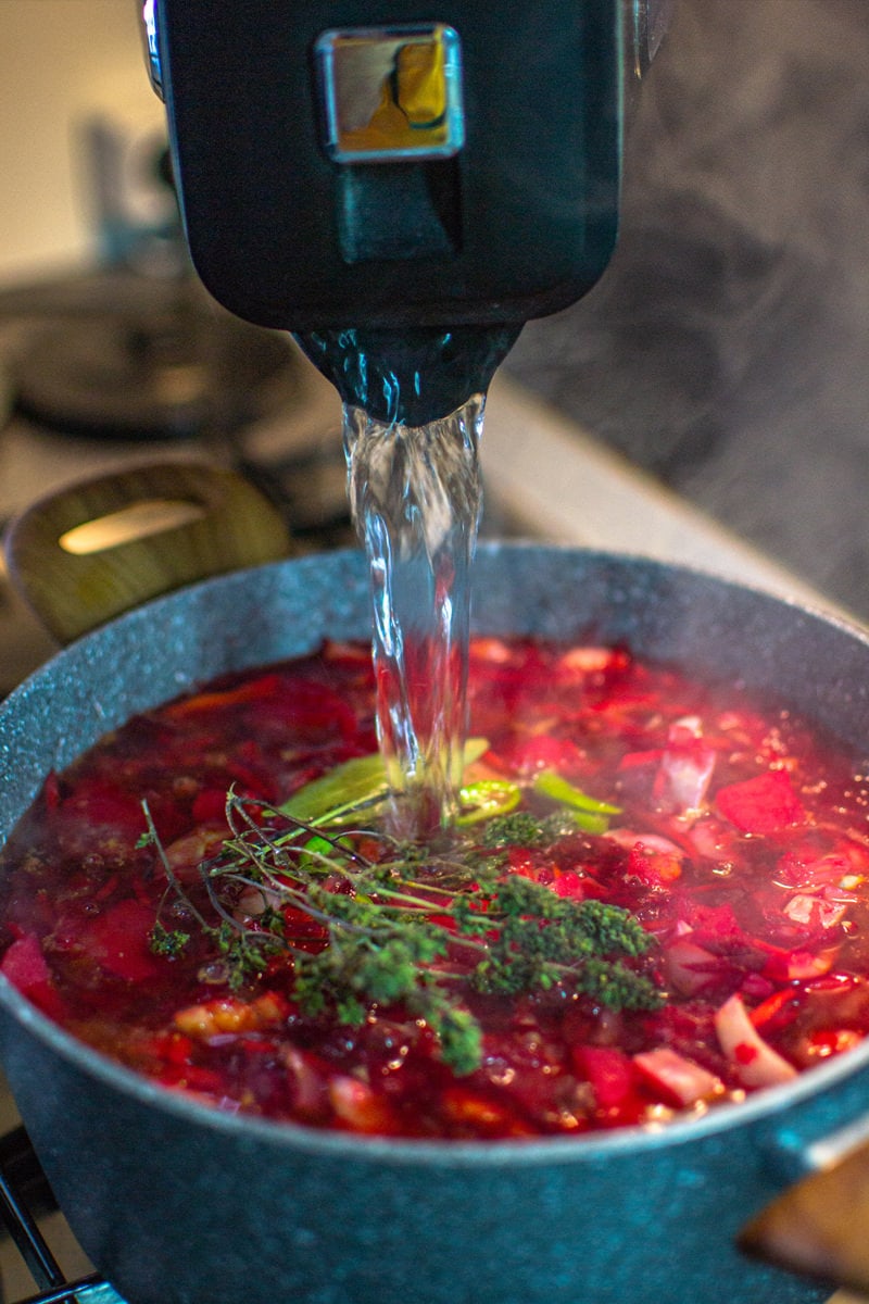 Adding hot water in the borsht