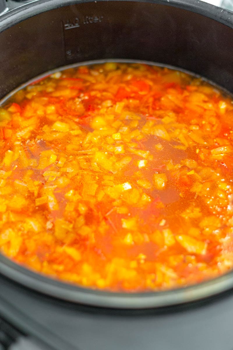 Vegetable soup in a one-pan.