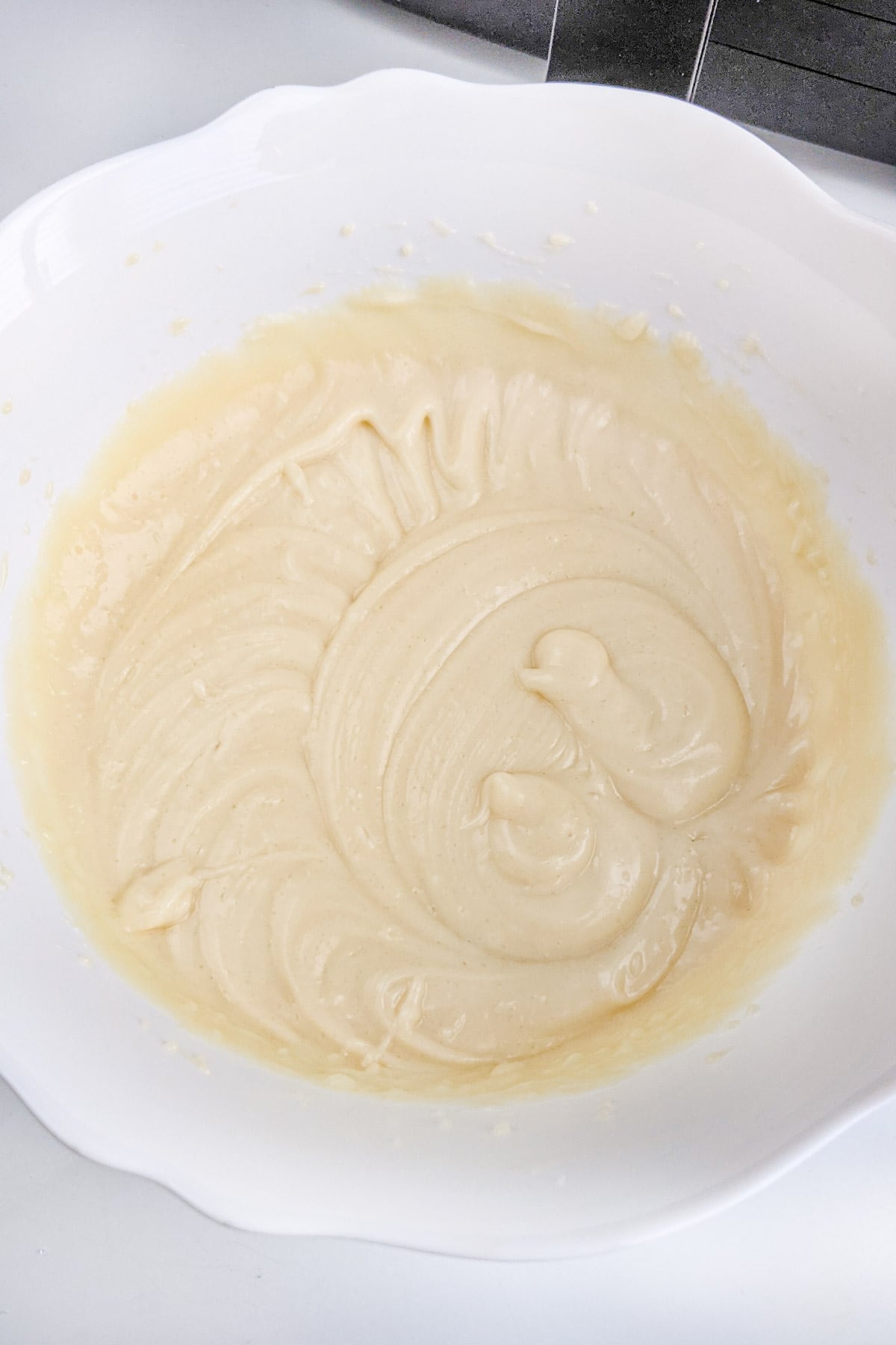 Mixed cream cream for the air fryer plum cake.