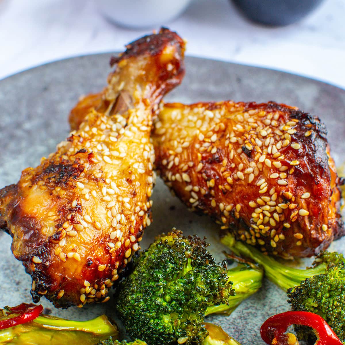 Crispy sesame chicken with broccoli on a plate.