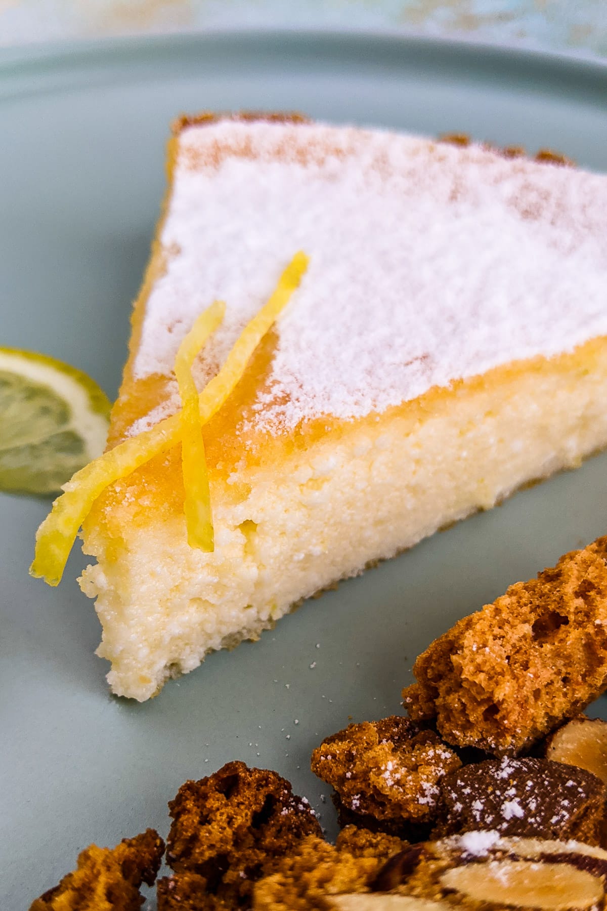 Sicilian Lemon cheese cake with crunchy cookies.