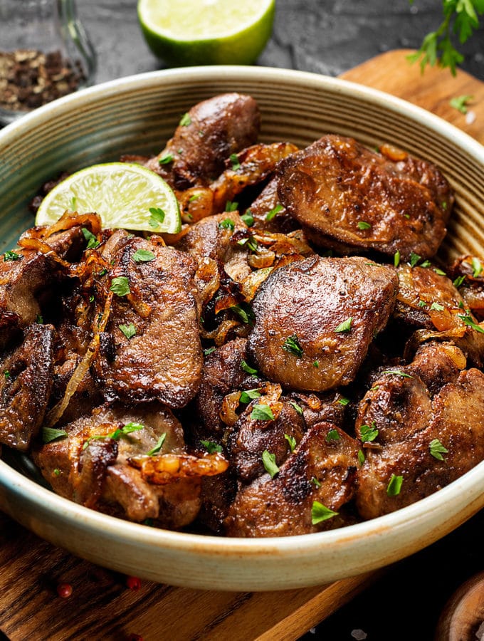 Cooked chicken liver with lemon and chopped parsley.