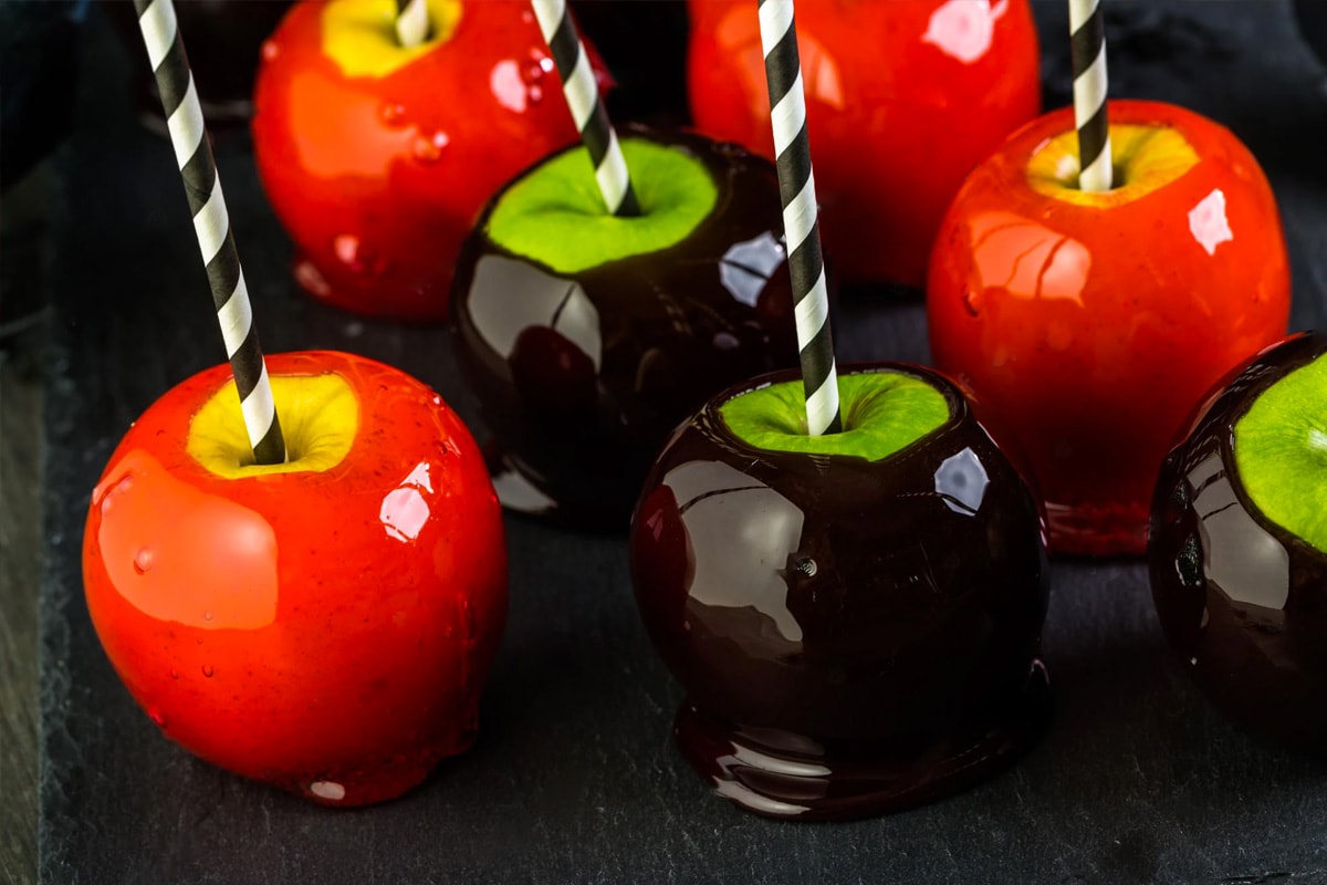 Halloween candy apples with red and black caramel.