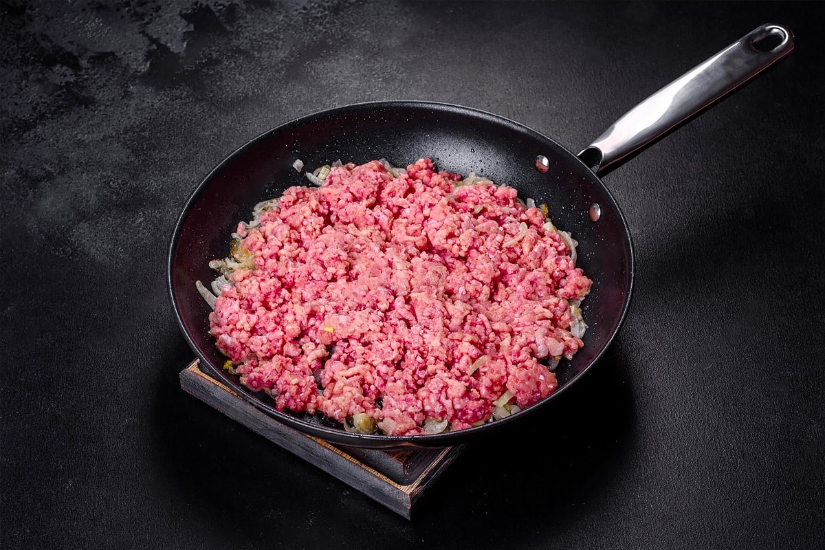 Thawed mince that is cooked directly in the sauce pan.
