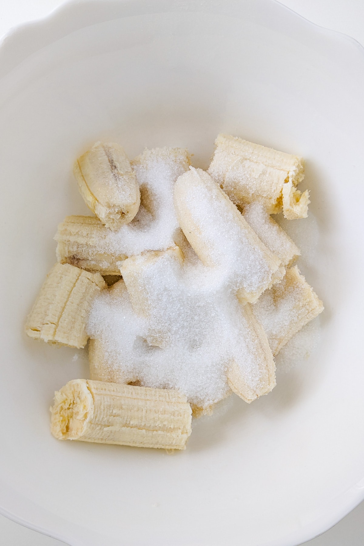 Banana halves covered with cane sugar.