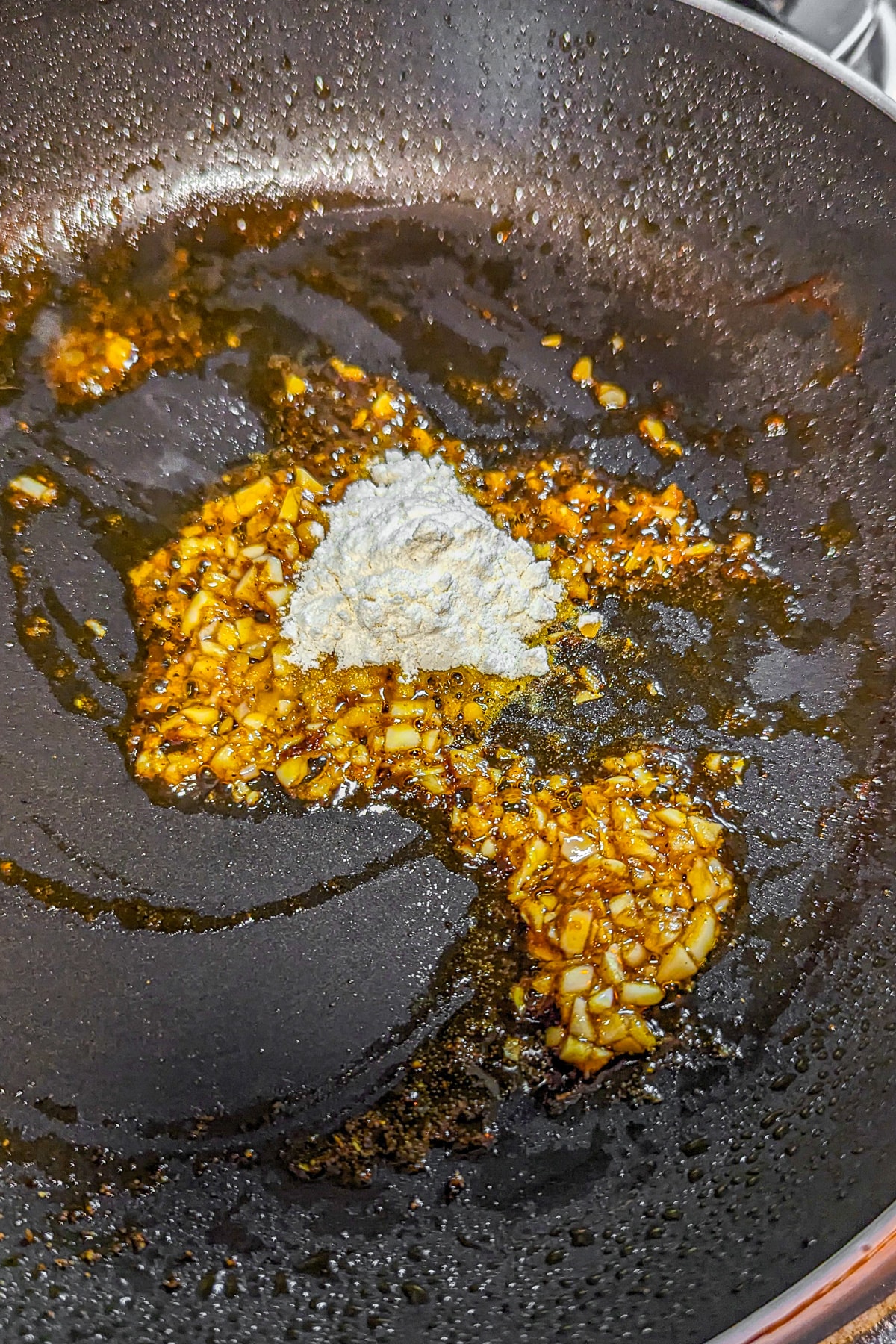 Fried chopped garlic with a pinch of all-purpose flour.